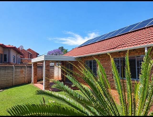 3 BEDROOM TOWNHOUSE FOR SALE IN DIE HOEWES